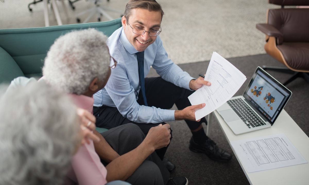 Florida senior couple reviewing Medigap plan options with a licensed bilingual insurance agent